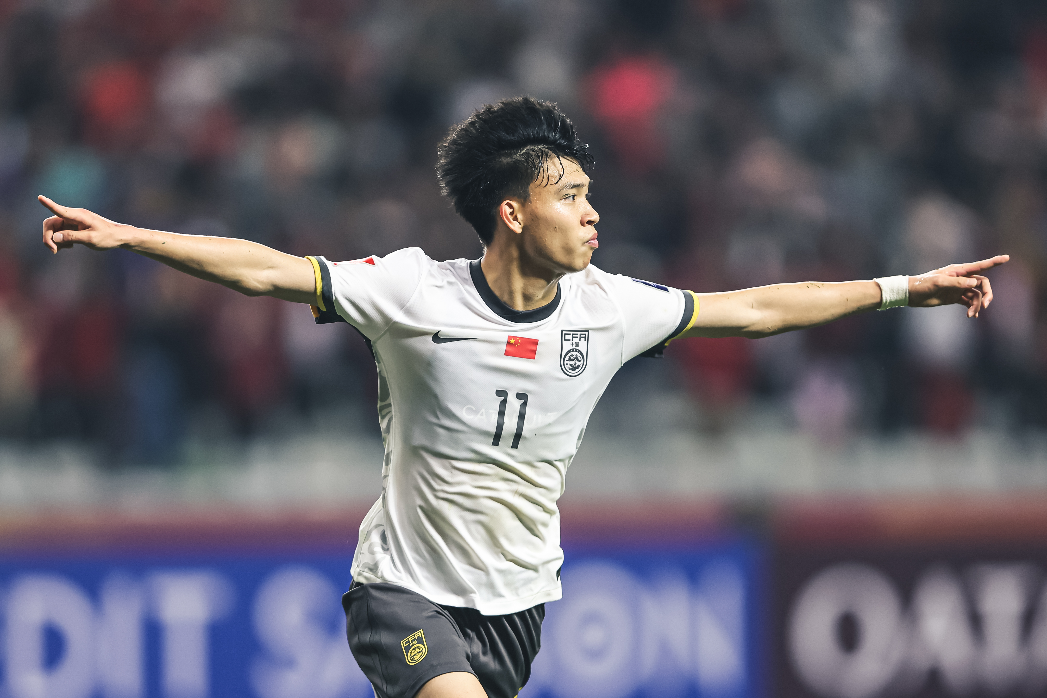  18歲降維打擊U20！王鈺棟傳射+造紅牌，多次爆趟對手根本攔不住