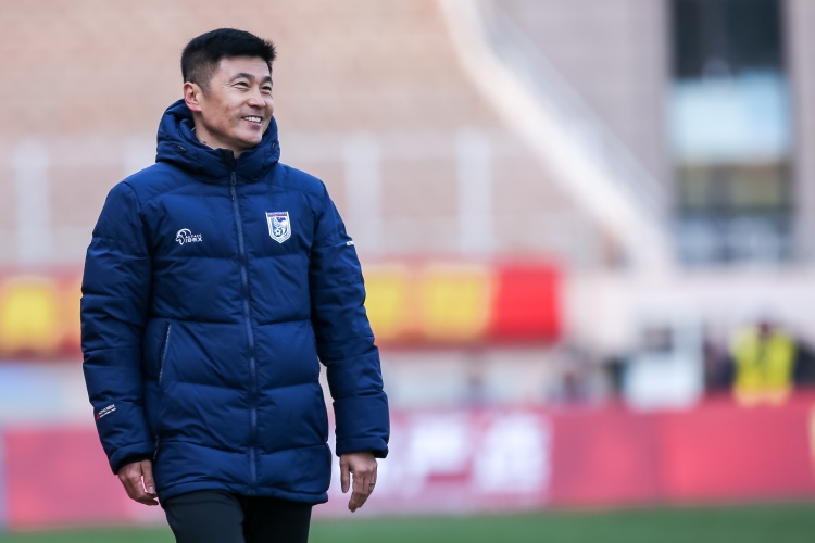  足球報(bào)：英博首發(fā)陣容幾乎換了一支球隊(duì)，主打高位逼搶強(qiáng)調(diào)奔跑