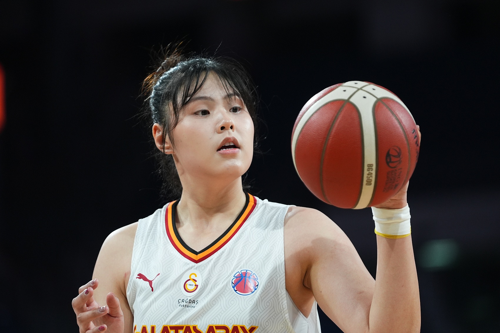  穩(wěn)定高效！李月汝9中6得到18分10板1助2斷1帽 罰球6中6