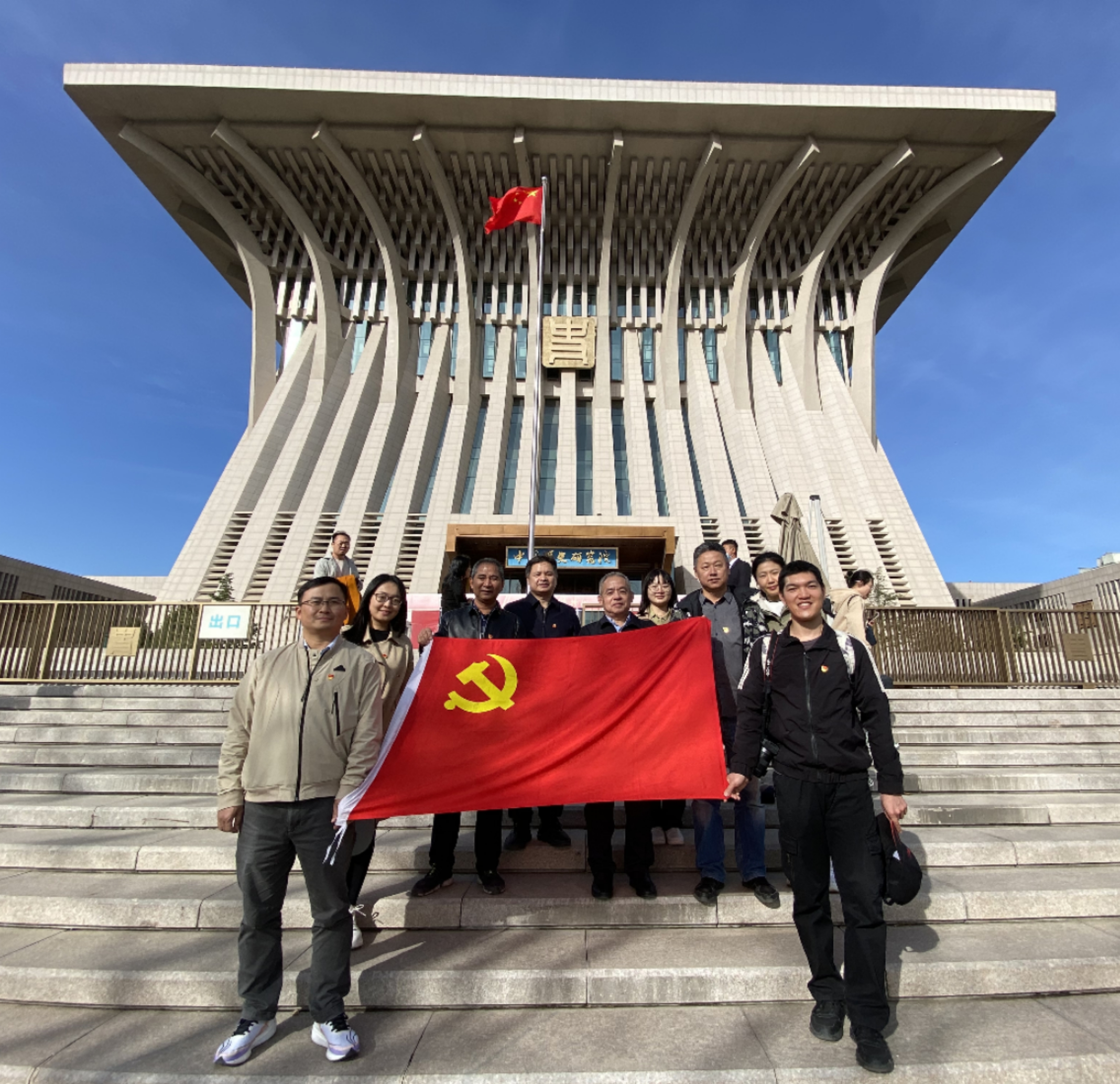 以史為鑒強黨性，領(lǐng)悟初心共前行